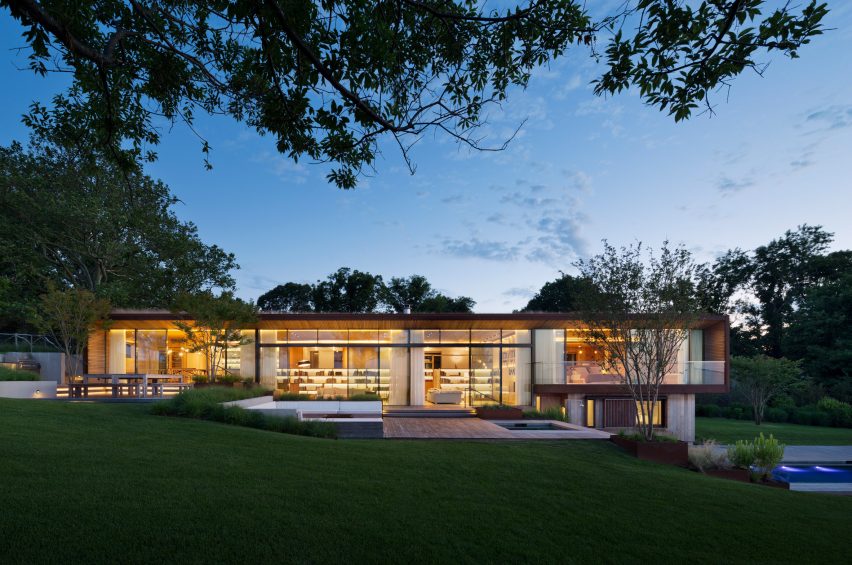 Peconic House by Mapos Studio