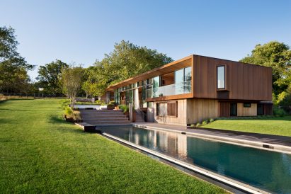 Peconic House by Mapos Studio