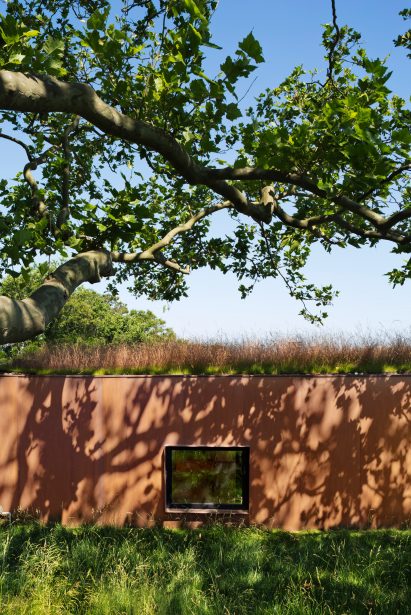 Peconic House by Mapos Studio