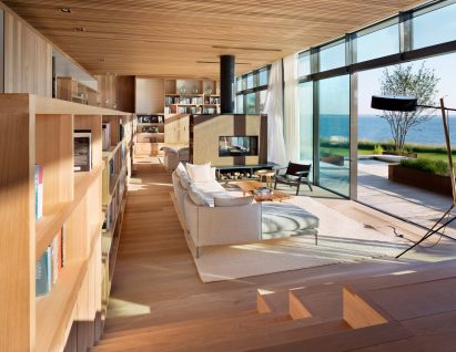 Peconic House by Mapos Studio