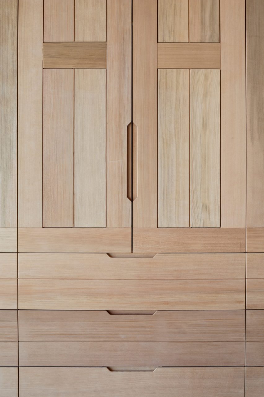 Peconic House by Mapos Studio