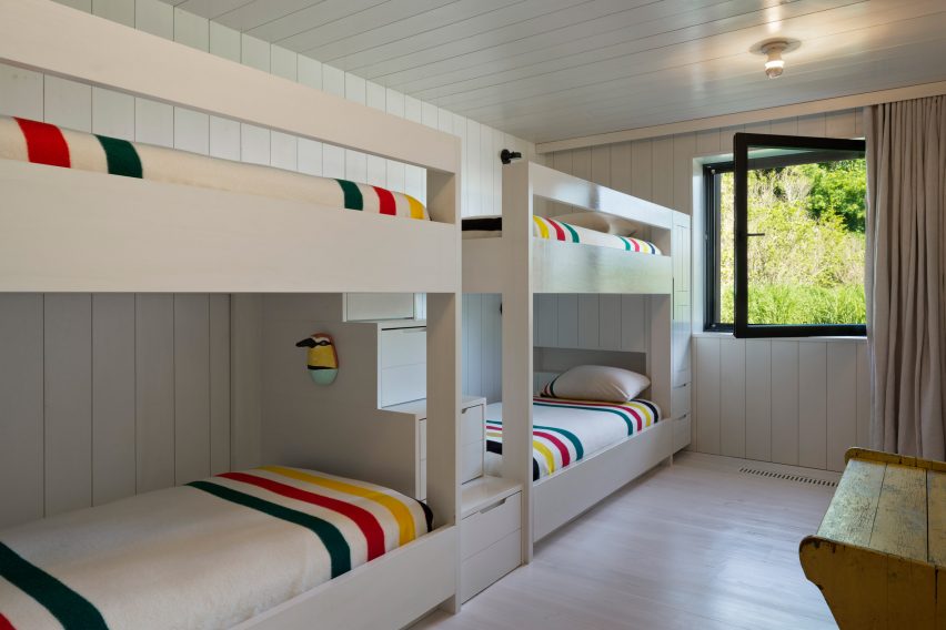 Peconic House by Mapos Studio