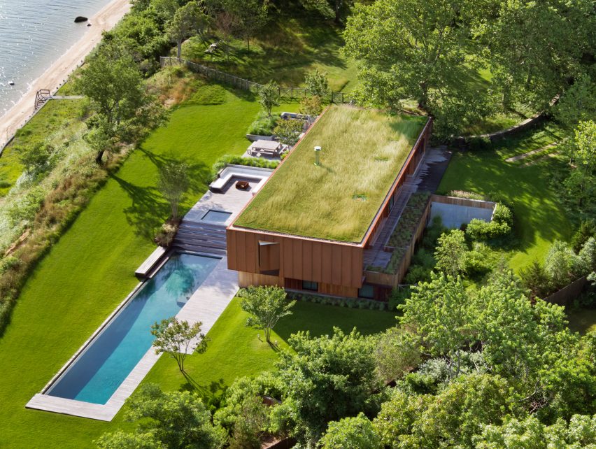 Peconic House by Mapos Studio