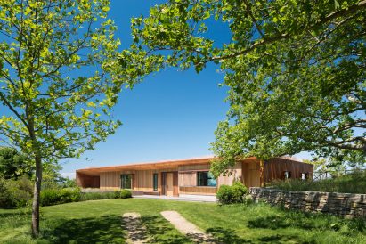 Peconic House by Mapos Studio