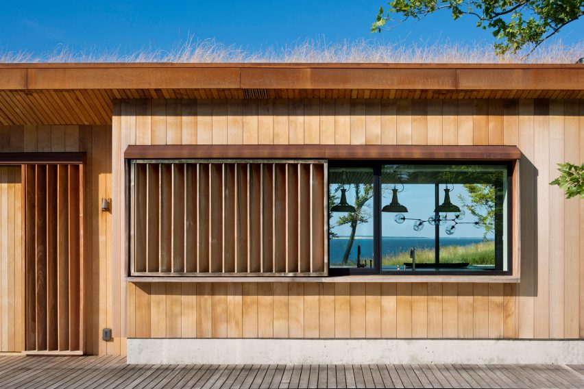 Peconic House by Mapos Studio