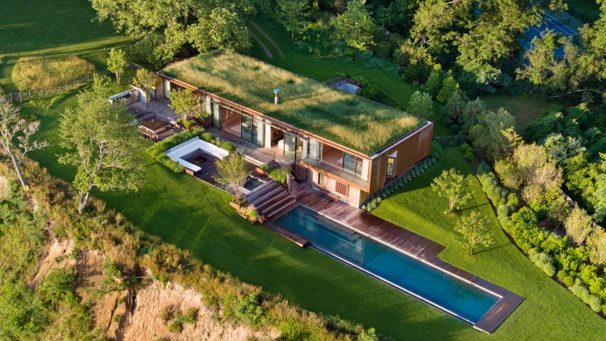 Peconic House by Mapos Studio