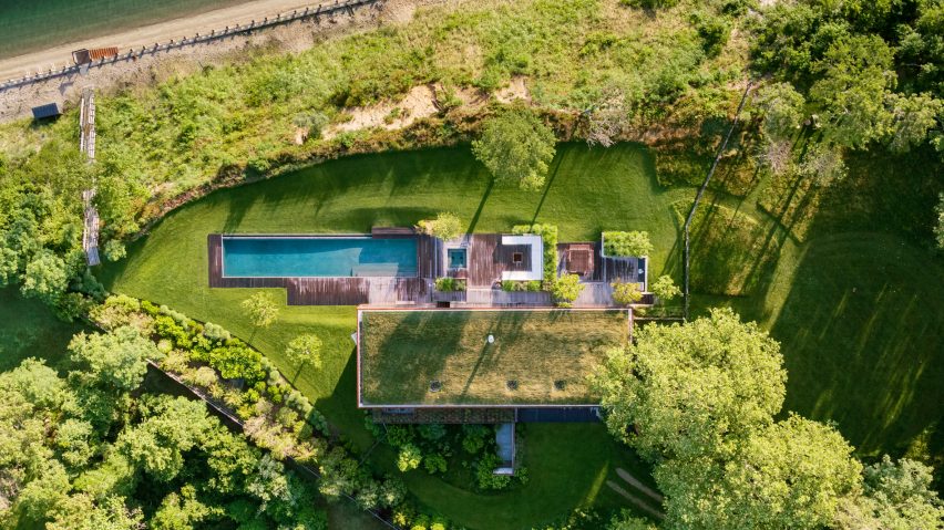 Peconic House by Mapos Studio