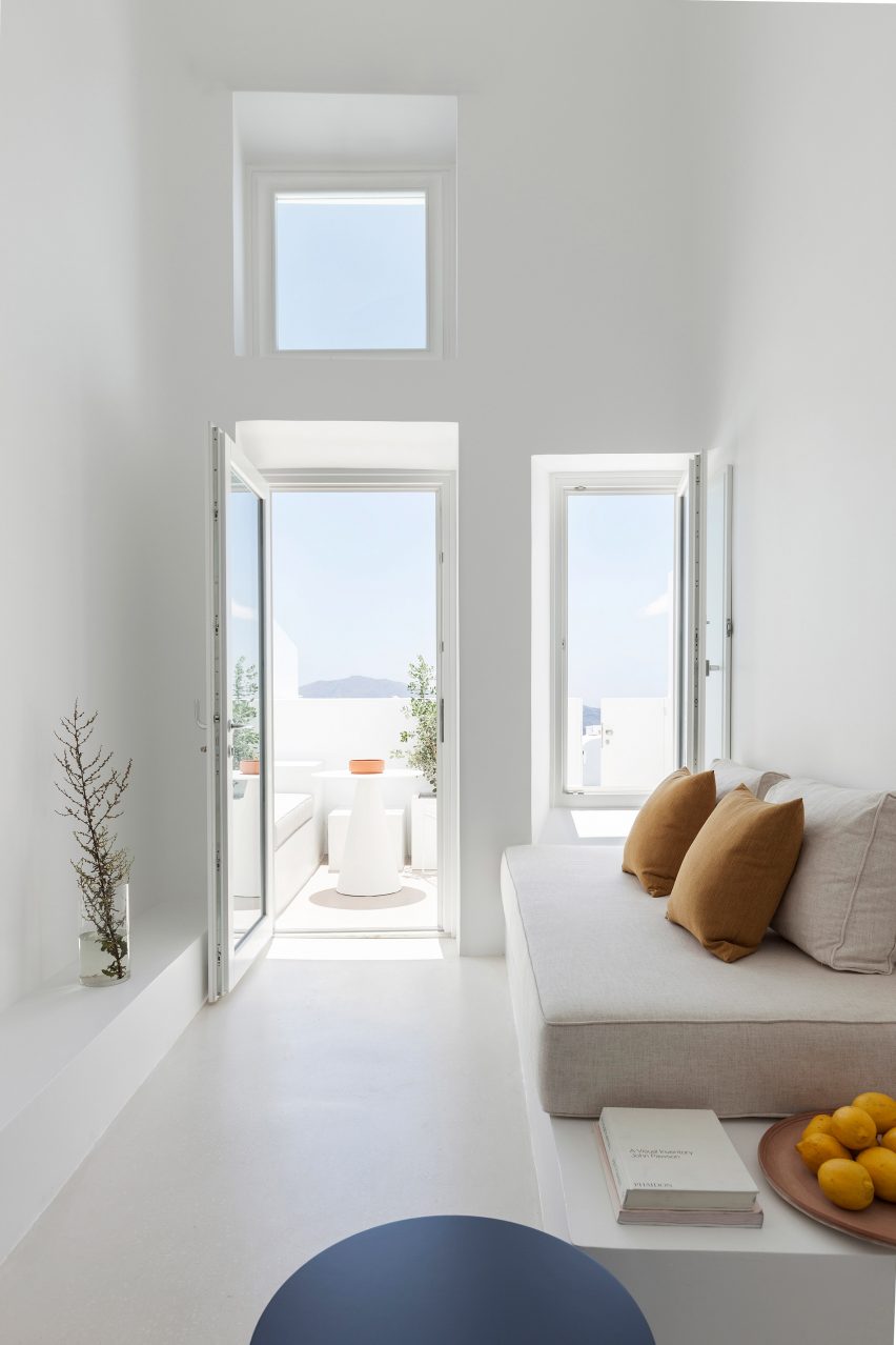 Santorini holiday home by Kapsimalis Architects