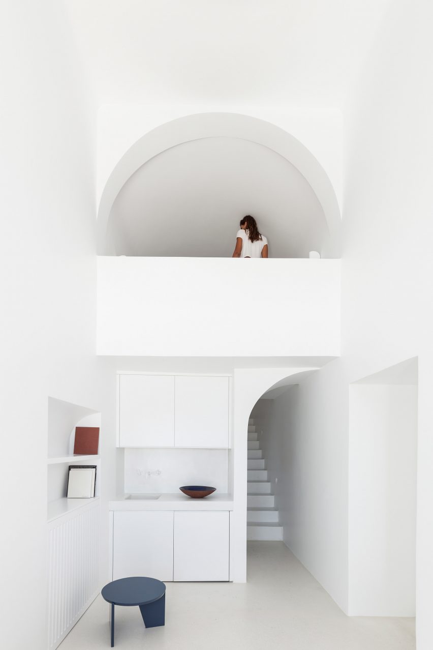 Santorini holiday home by Kapsimalis Architects