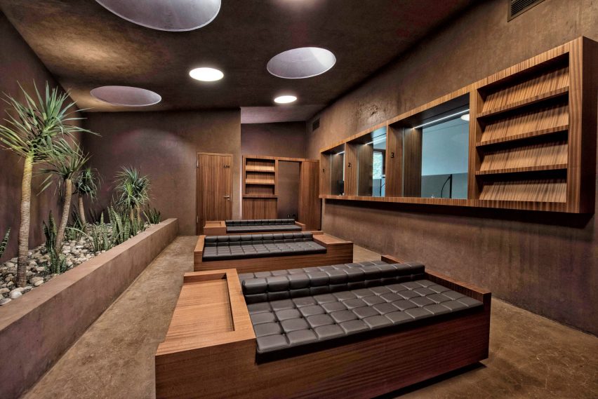 Swiss Embassy in Kenya by Roeoesli Maeder Architekten