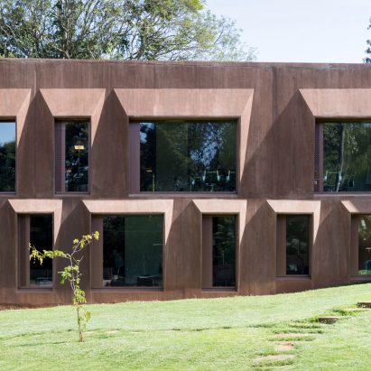 Swiss Embassy in Kenya by Roeoesli Maeder Architekten