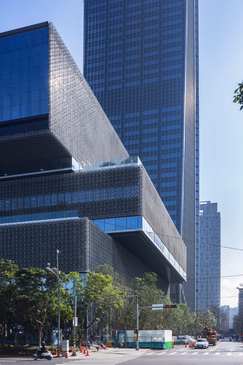 Taipei Nanshin Plaza by Mitsubishi Jisho Sekkei