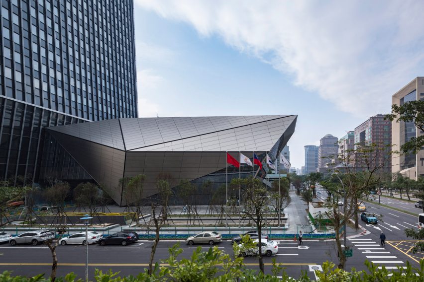 Taipei Nanshin Plaza by Mitsubishi Jisho Sekkei