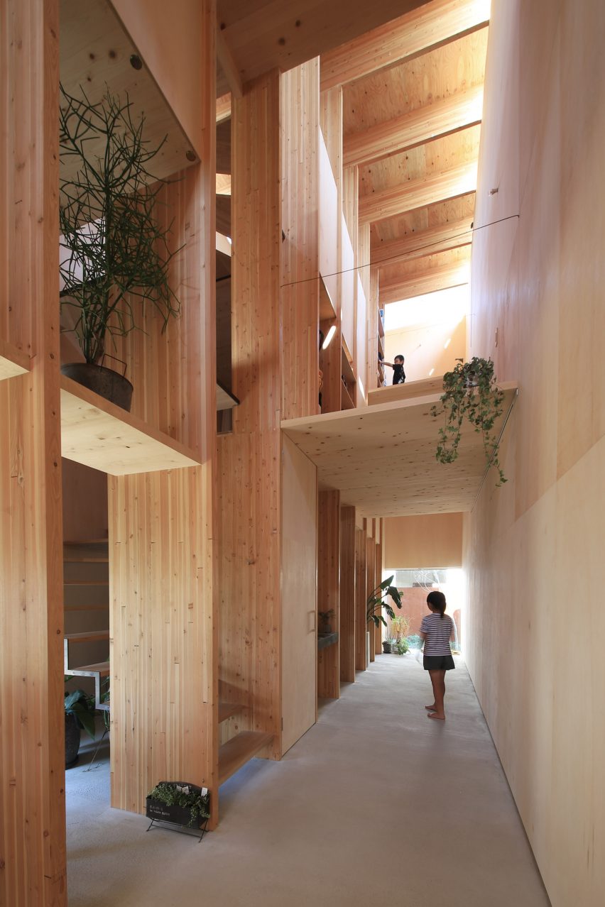 Tnoie by Katsutoshi Sasaki