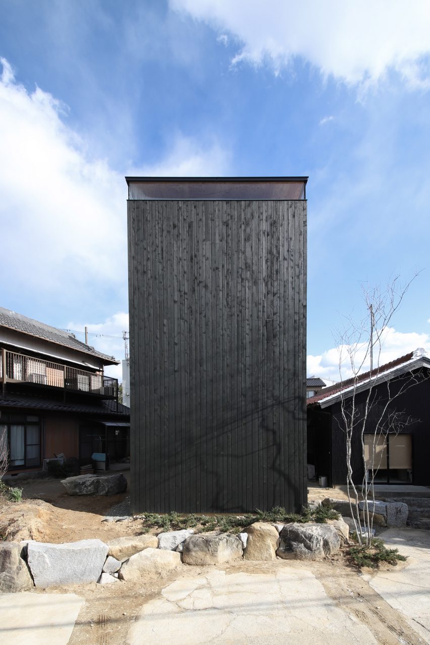 Tnoie by Katsutoshi Sasaki