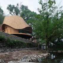 Treewow Retreat is a Chinese village house featuring a round freeform roof