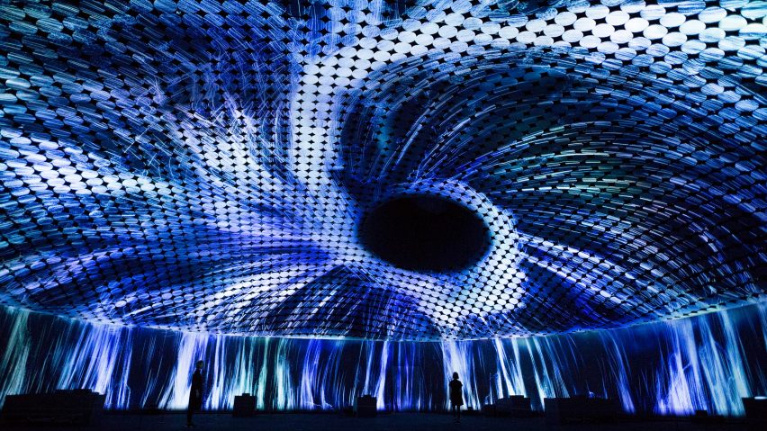 Vortex of Particles by TeamLab