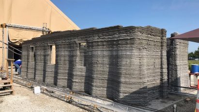 US military 3D prints concrete barracks on site