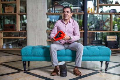 Pop-up seawater purifier designed for emergencies uses light to remove salt