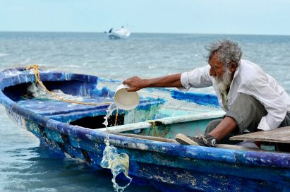 Pop-up seawater purifier designed for emergencies uses light to remove salt