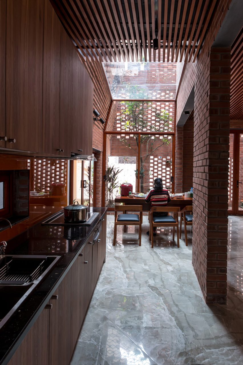 Brick Cave by H&P Architects