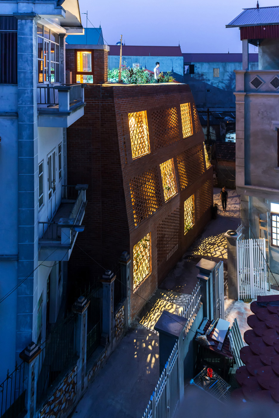 Brick Cave by H&P Architects