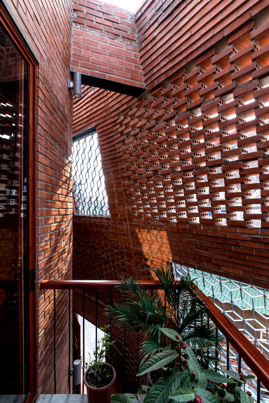 Brick Cave by H&P Architects