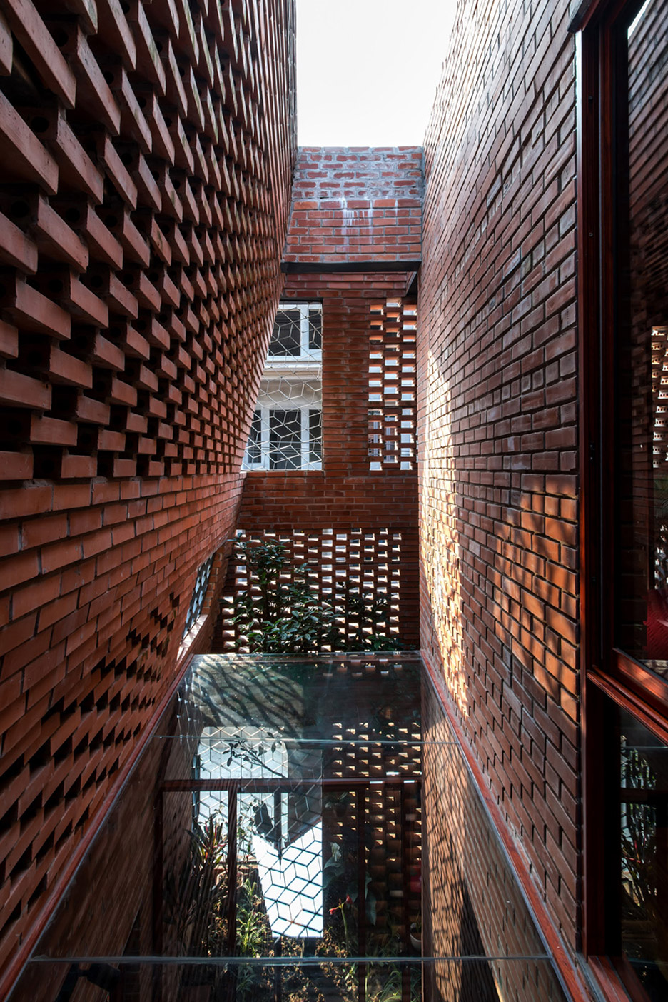 Brick Cave by H&P Architects