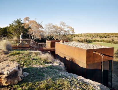 Clear Rock by Lemmo Architecture and Design