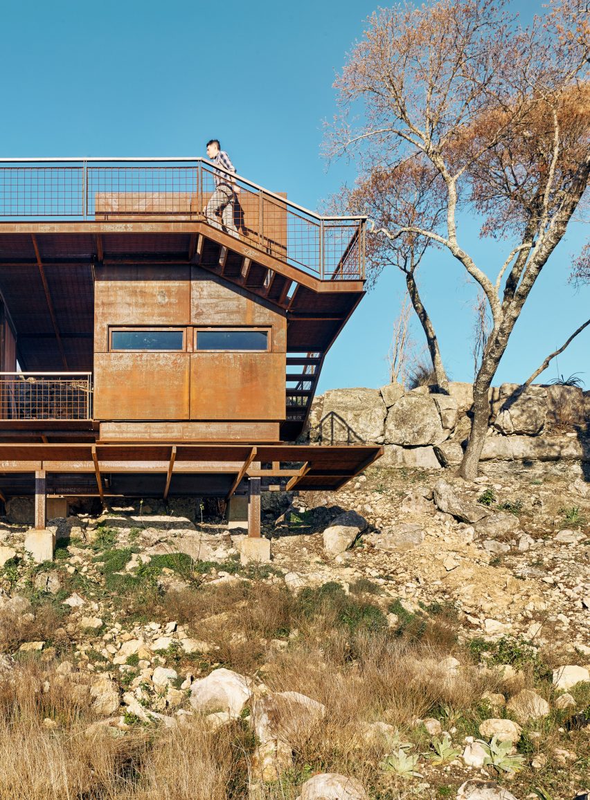 Clear Rock by Lemmo Architecture and Design