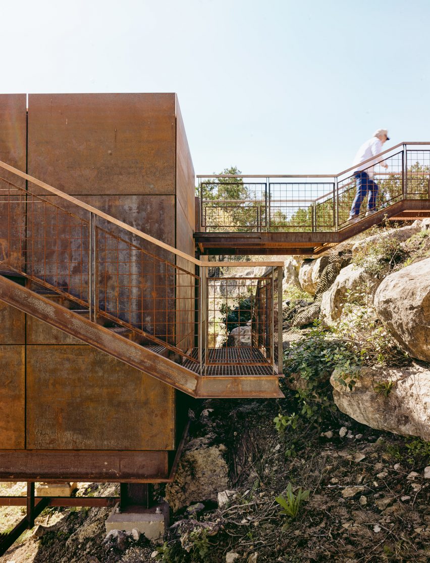 Clear Rock by Lemmo Architecture and Design