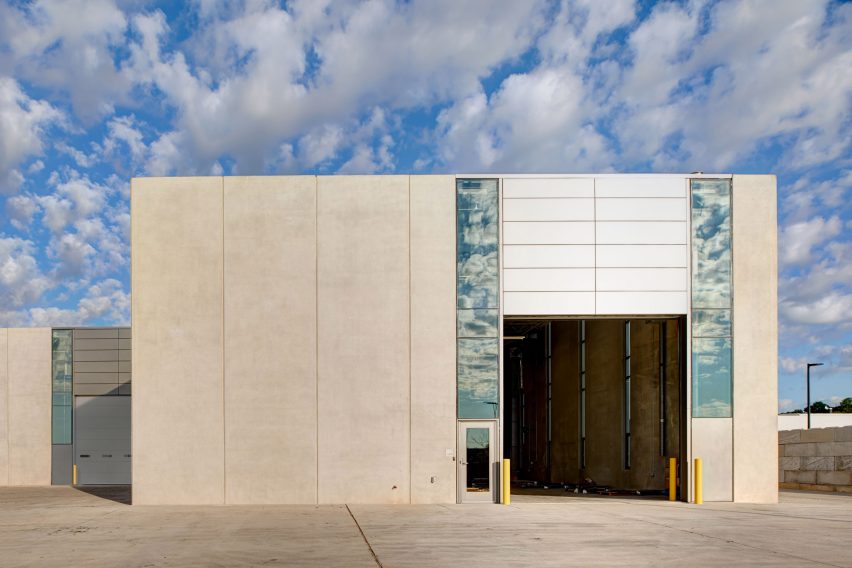 Des Moines Municipal Services Center by Neumann Monson Architects
