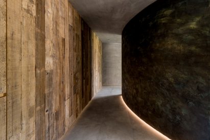Din-a-ka apartment by Wei Yi International Design Associates
