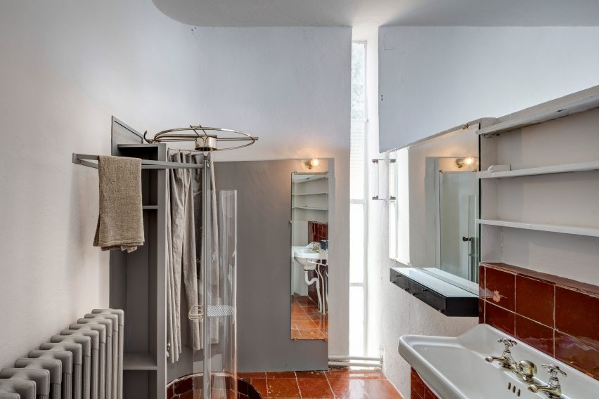 Eileen Gray's modernist E-1027 villa revealed in photographs by Manuel Bougot