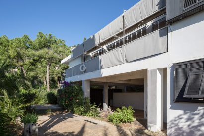 Eileen Gray's modernist E-1027 villa revealed in photographs by Manuel Bougot