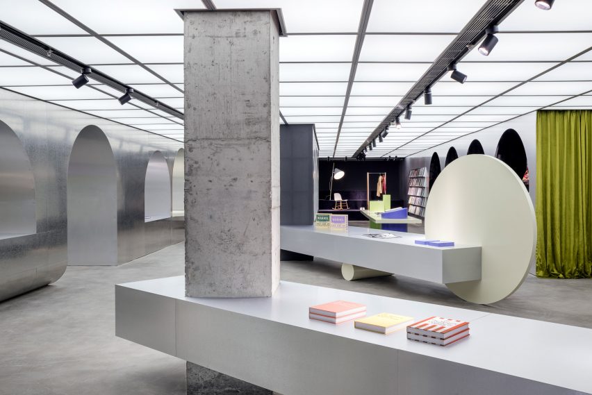 Harbook store by Alberto Caiola