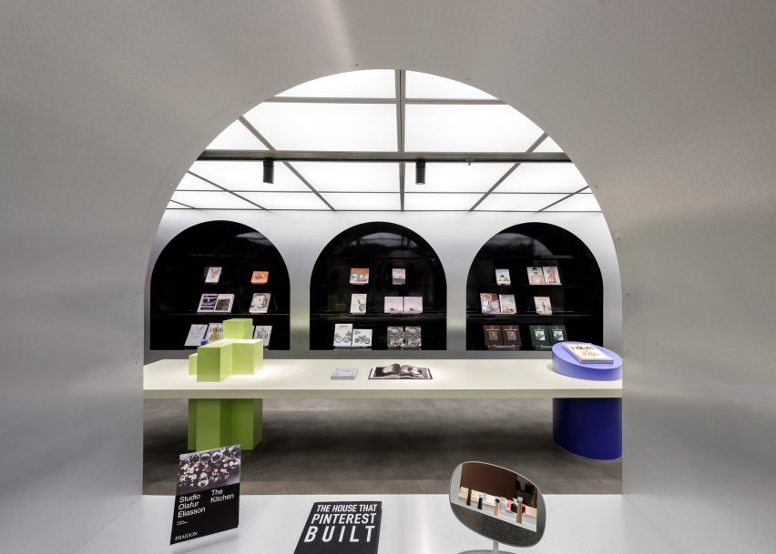 Harbook store by Alberto Caiola