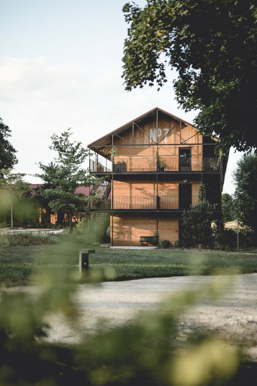 Le Barn hotel by Be-poles