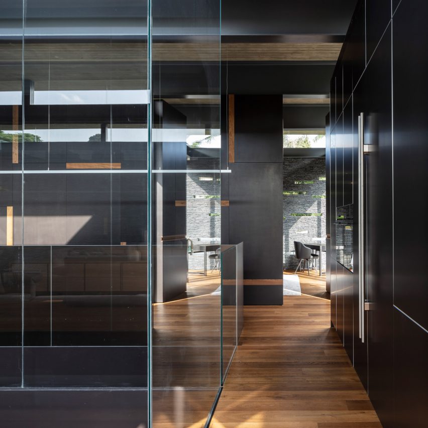 Pavilion House by Pitsou Kedem