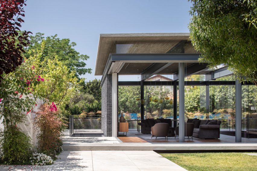 Pavilion House by Pitsou Kedem