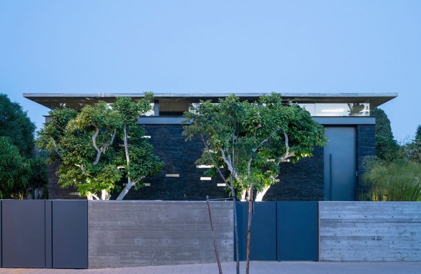 Pavilion House by Pitsou Kedem