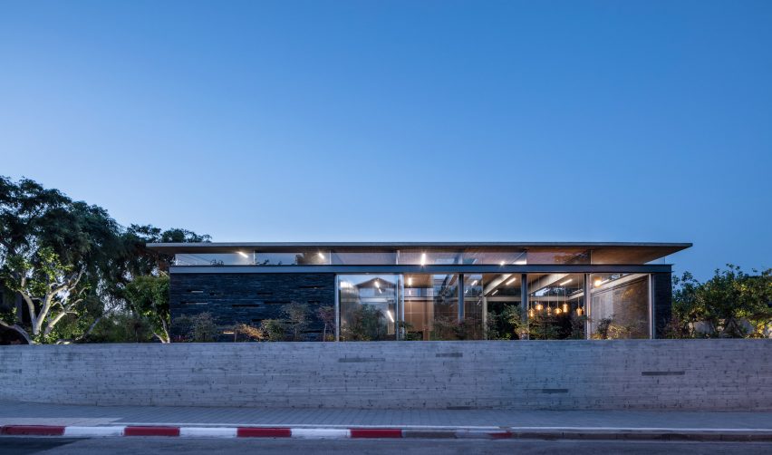 Pavilion House by Pitsou Kedem