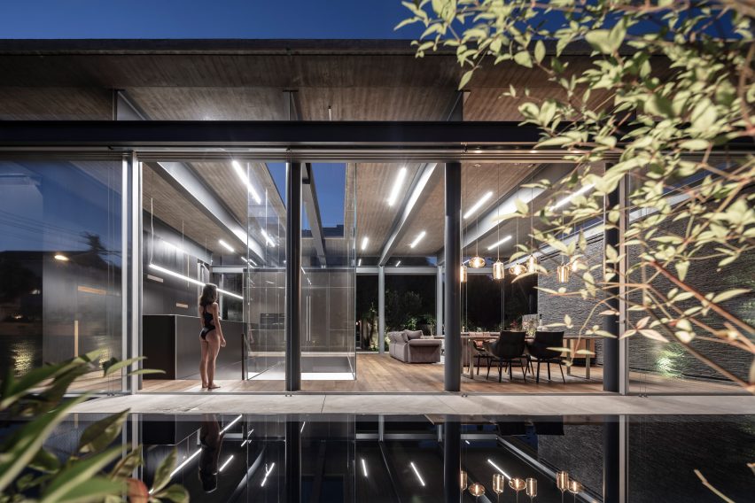 Pavilion House by Pitsou Kedem