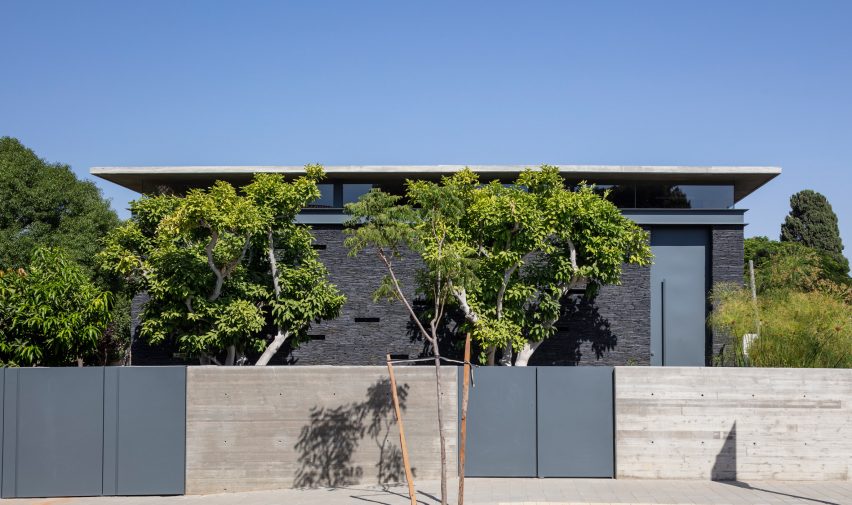 Pavilion House by Pitsou Kedem