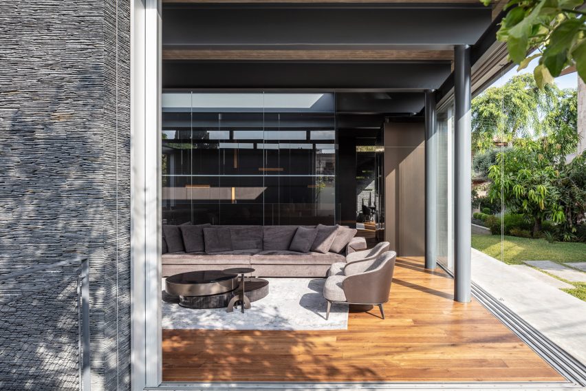 Pavilion House by Pitsou Kedem