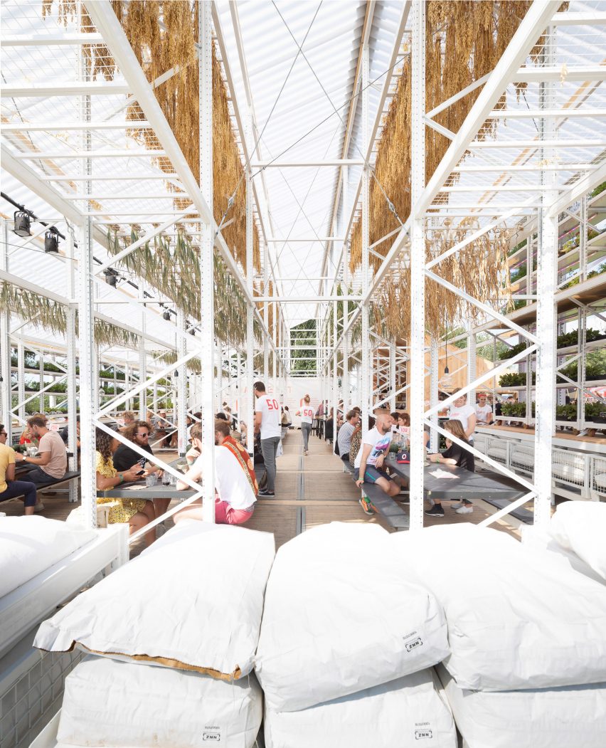 People's Pavilion by Overtreders W