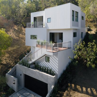 Stack House by FreelandBuck is lodged into steep hillside in LA