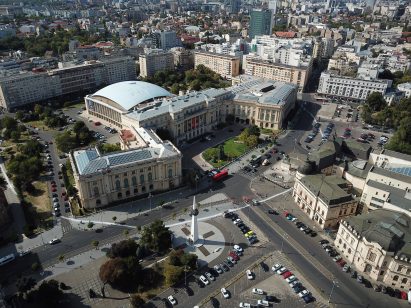 Artist paints impermanent white circle around the Romanian National Museum of Art