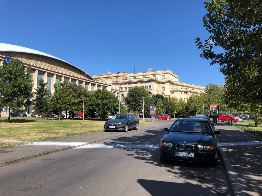 Artist paints impermanent white circle around the Romanian National Museum of Art