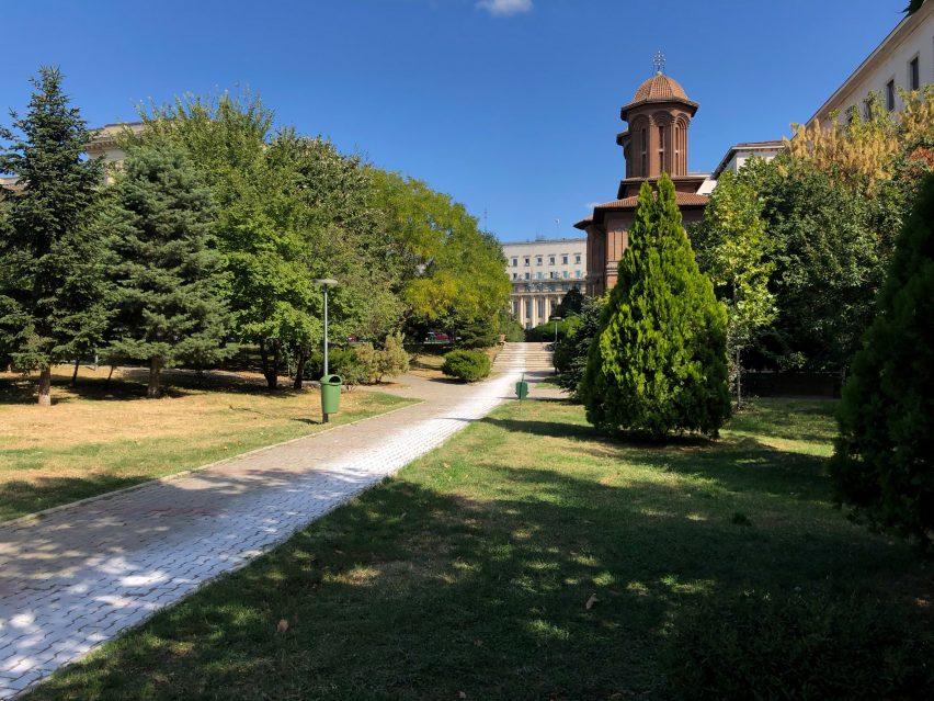 Artist paints impermanent white circle around the Romanian National Museum of Art